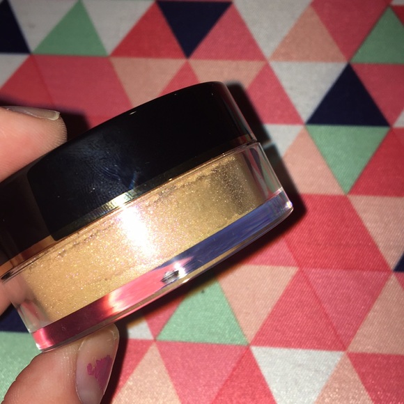 Artist couture loose highlighter in "purple dream" - Picture 5 of 5